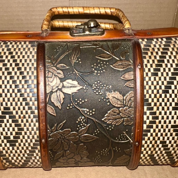 Vintage Wooden Small Purse with Metal Closure - Picture 13 of 15